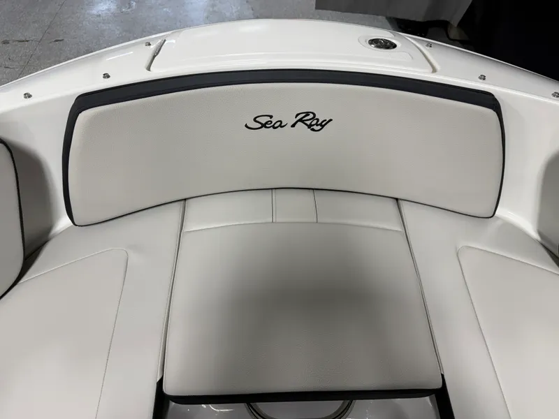 Slide: The Image of Sea Ray SPX 210 2026 - 22