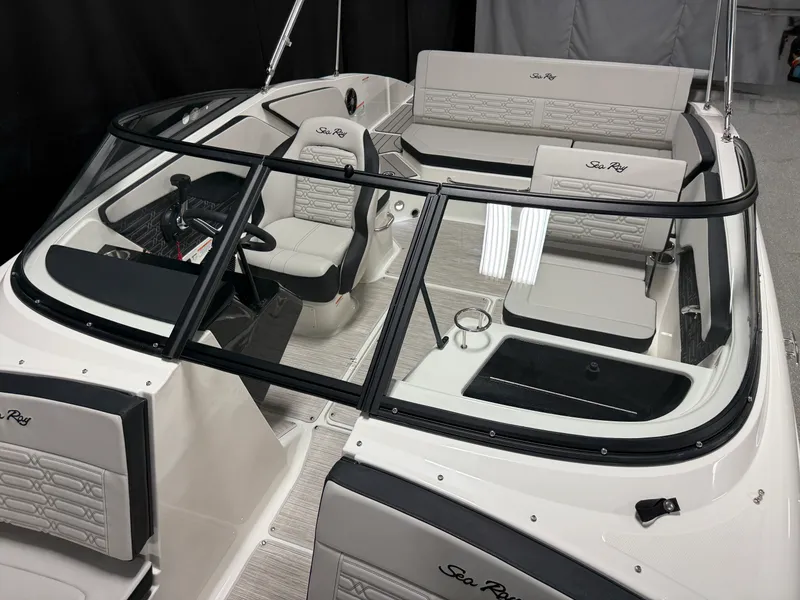 Slide: The Image of Sea Ray SPX 210 2026 - 24