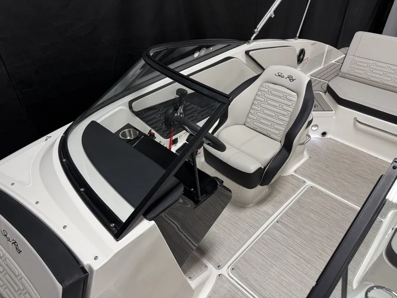 Slide: The Image of Sea Ray SPX 210 2026 - 25