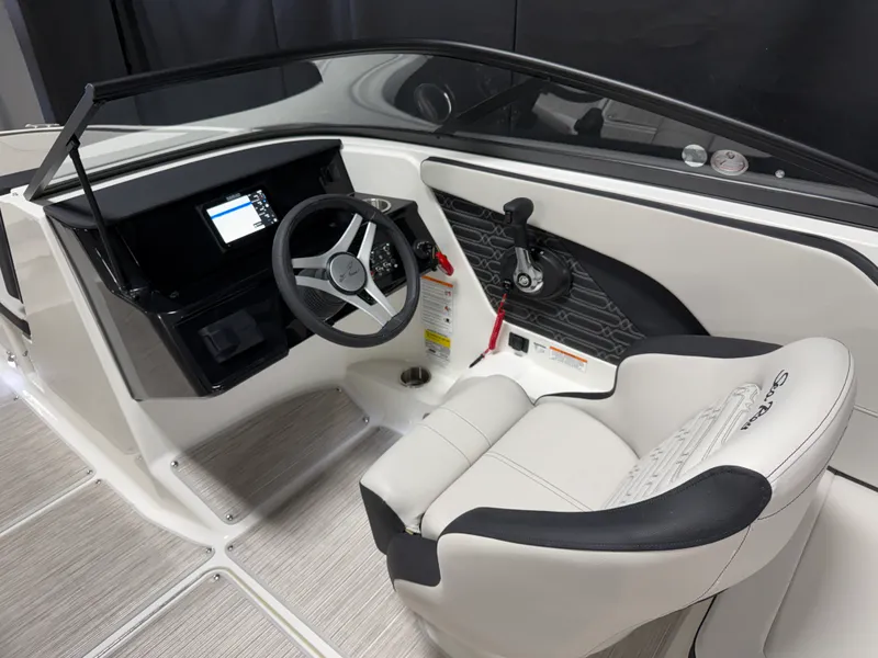 Slide: The Image of Sea Ray SPX 210 2026 - 26