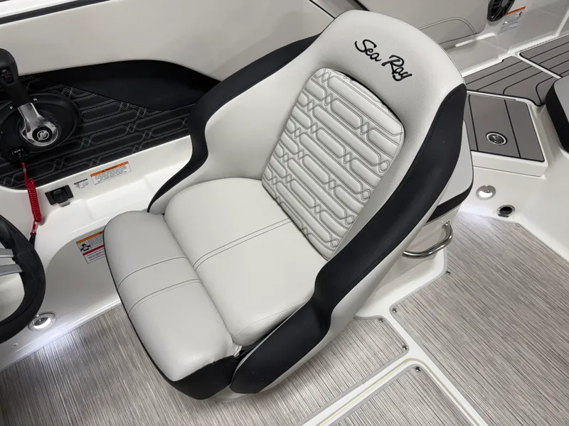 Slide: The Image of Sea Ray SPX 210 2026 - 27