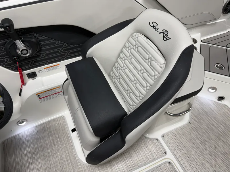 Slide: The Image of Sea Ray SPX 210 2026 - 28