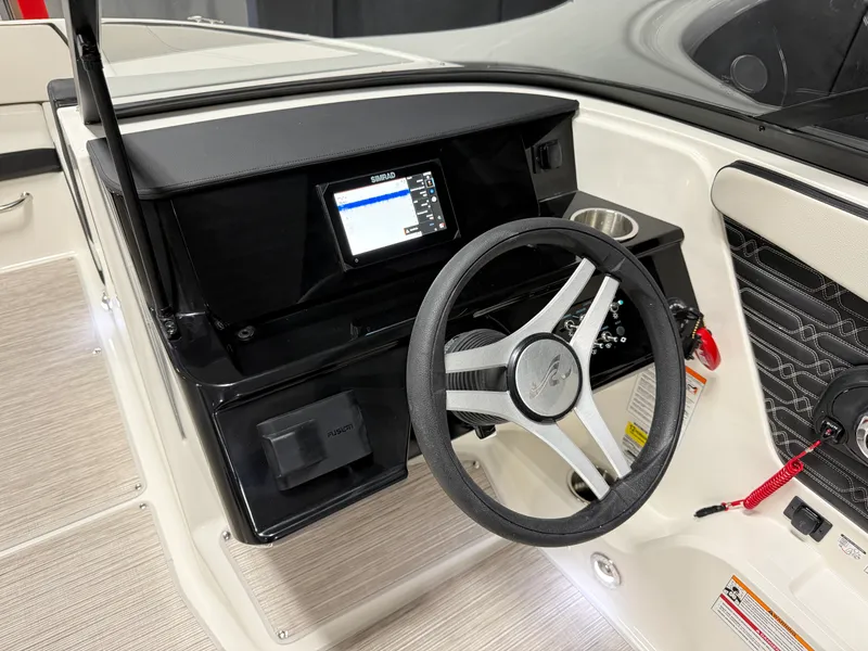 Slide: The Image of Sea Ray SPX 210 2026 - 29