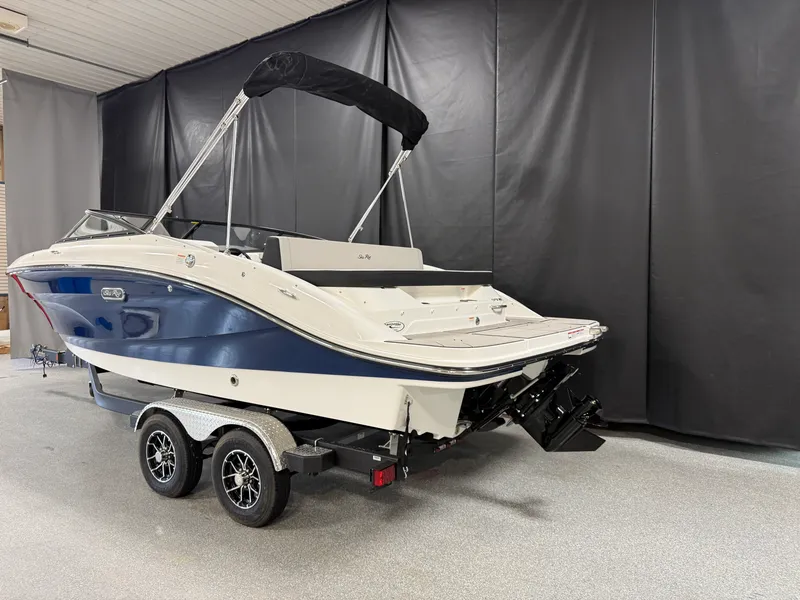 Slide: The Image of Sea Ray SPX 210 2026 - 3