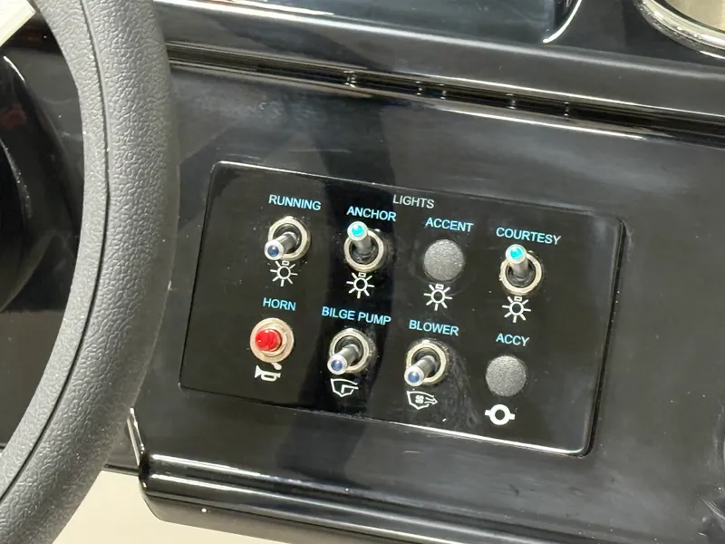 Slide: The Image of Sea Ray SPX 210 2026 - 32