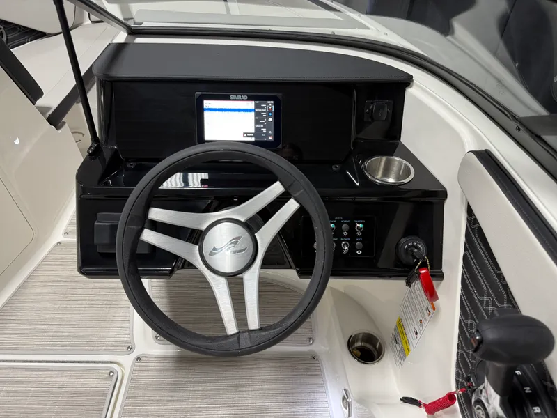 Slide: The Image of Sea Ray SPX 210 2026 - 33