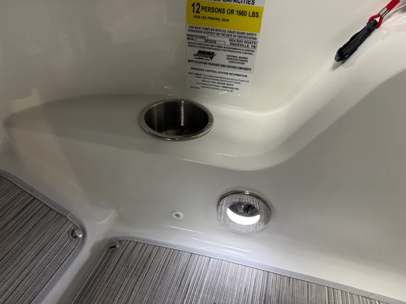 Slide: The Image of Sea Ray SPX 210 2026 - 35