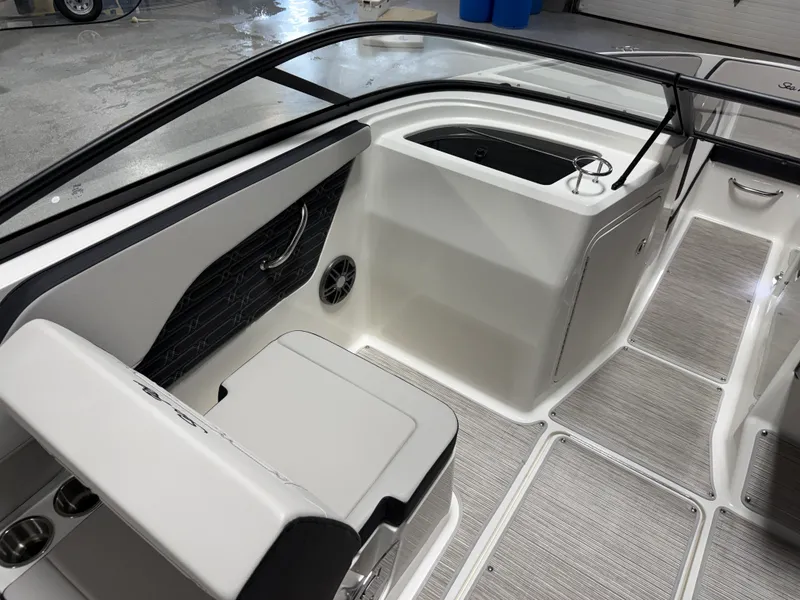 Slide: The Image of Sea Ray SPX 210 2026 - 36