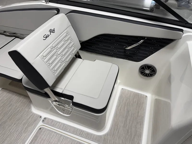 Slide: The Image of Sea Ray SPX 210 2026 - 41