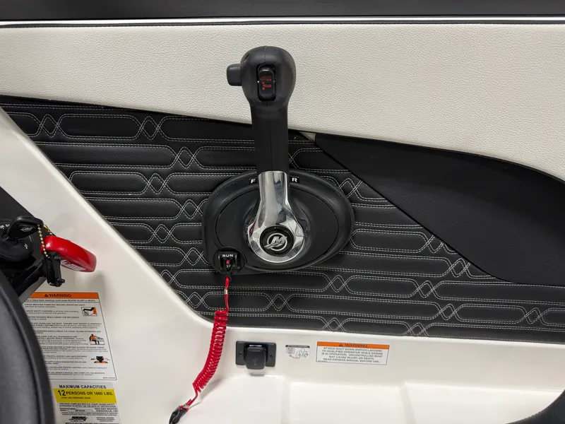 Slide: The Image of Sea Ray SPX 210 2026 - 45