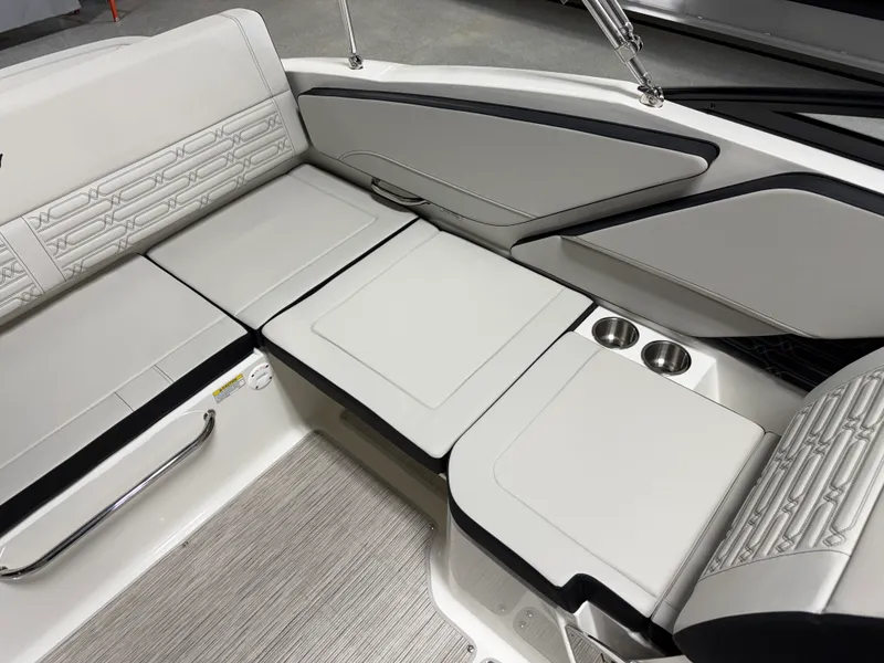 Slide: The Image of Sea Ray SPX 210 2026 - 47