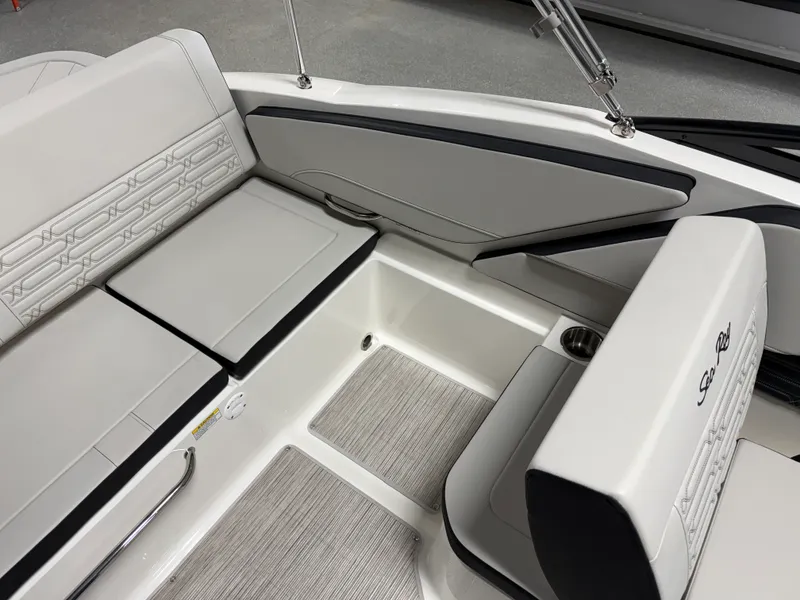 Slide: The Image of Sea Ray SPX 210 2026 - 49