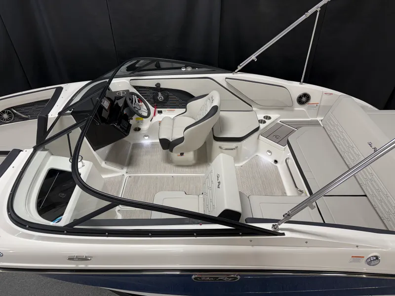 Slide: The Image of Sea Ray SPX 210 2026 - 5