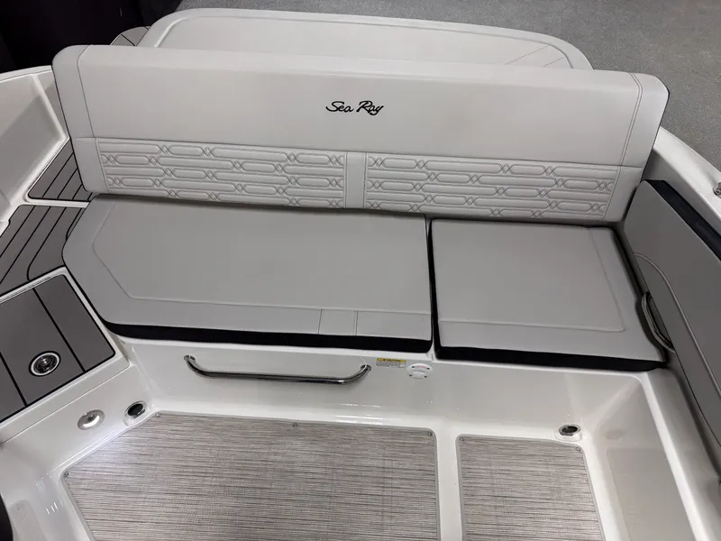 Slide: The Image of Sea Ray SPX 210 2026 - 50