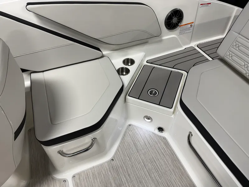 Slide: The Image of Sea Ray SPX 210 2026 - 54