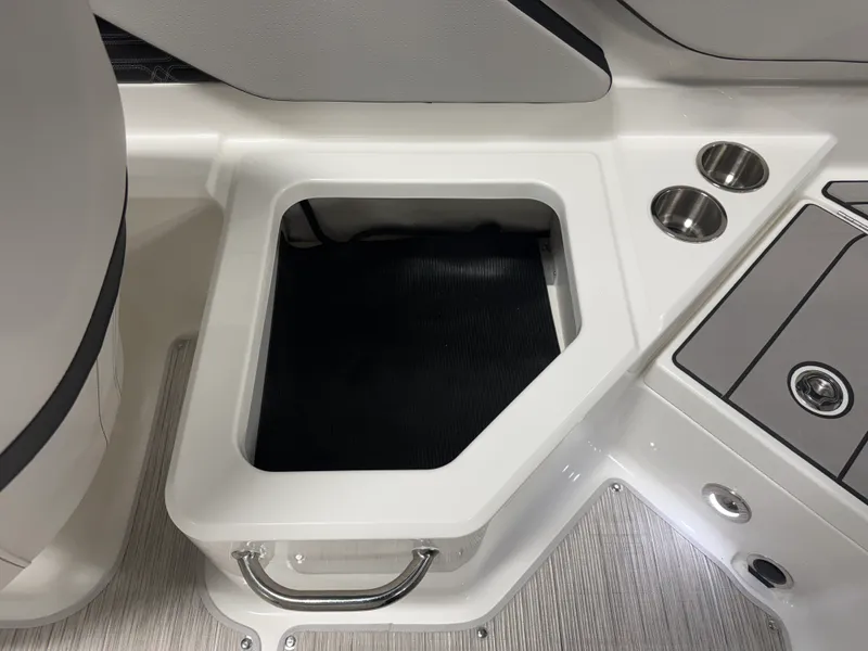 Slide: The Image of Sea Ray SPX 210 2026 - 55