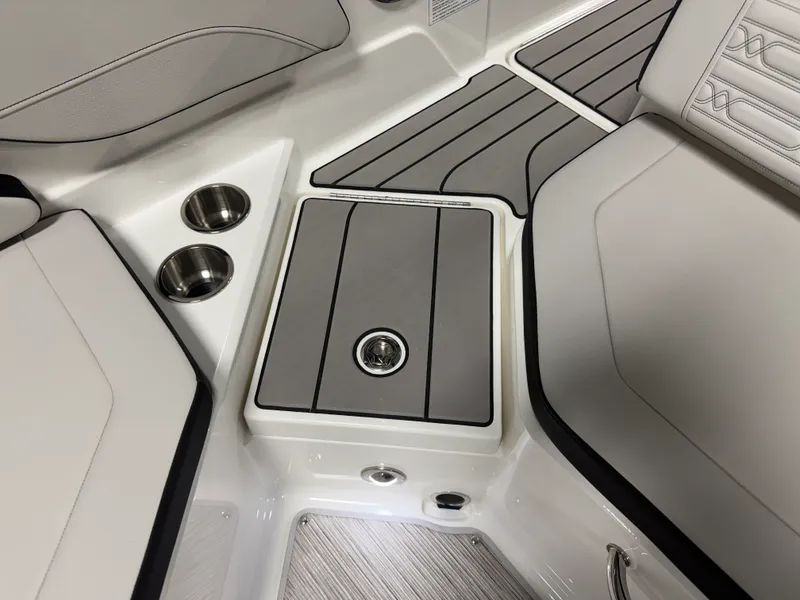 Slide: The Image of Sea Ray SPX 210 2026 - 56