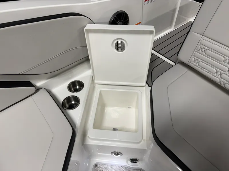 Slide: The Image of Sea Ray SPX 210 2026 - 57