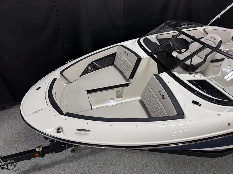 Slide: The Image of Sea Ray SPX 210 2026 - 6