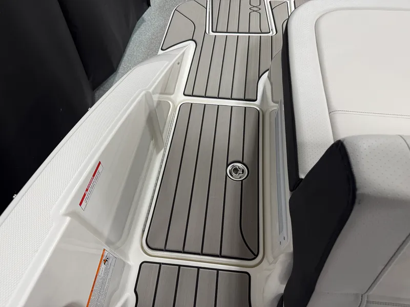 Slide: The Image of Sea Ray SPX 210 2026 - 60