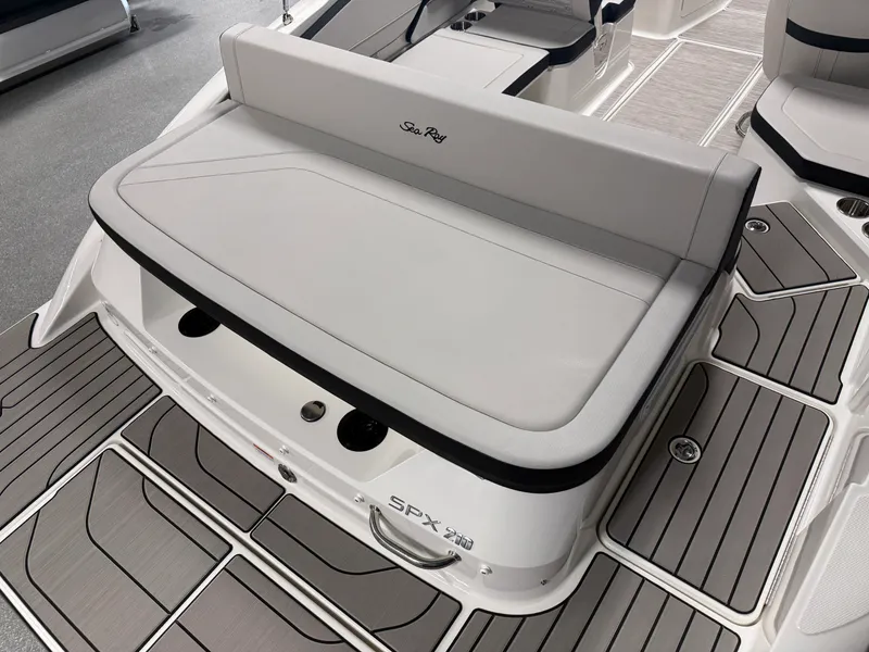 Slide: The Image of Sea Ray SPX 210 2026 - 64