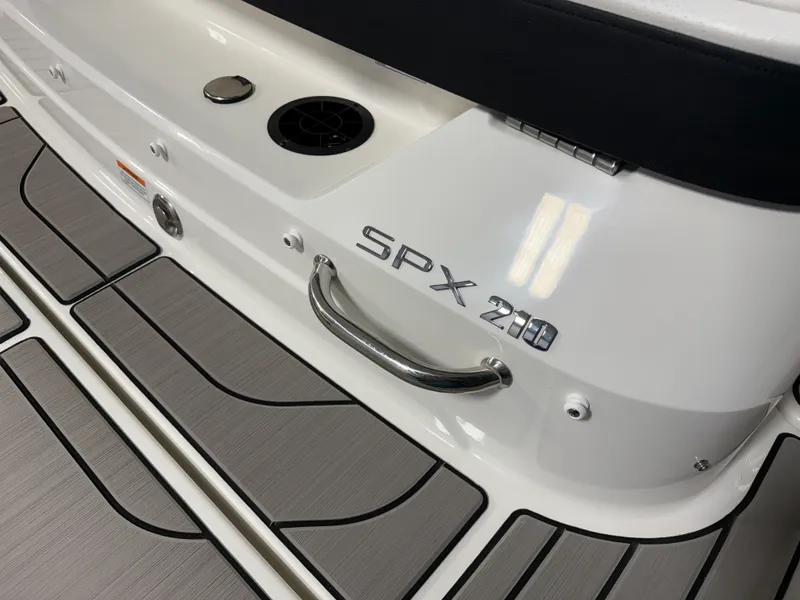 Slide: The Image of Sea Ray SPX 210 2026 - 65