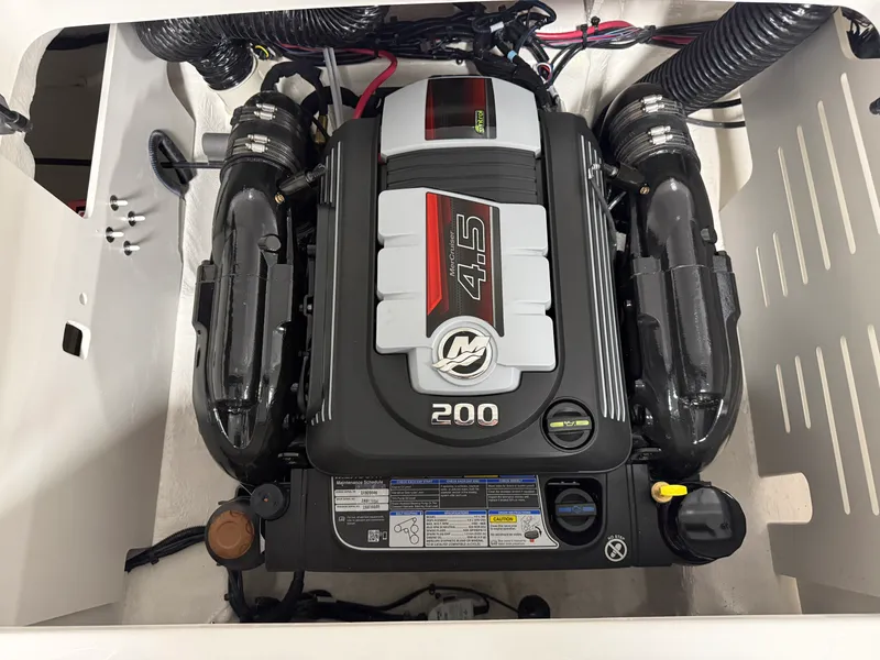 Slide: The Image of Sea Ray SPX 210 2026 - 68