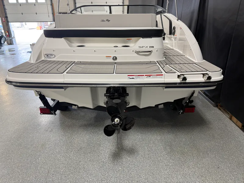 Slide: The Image of Sea Ray SPX 210 2026 - 70