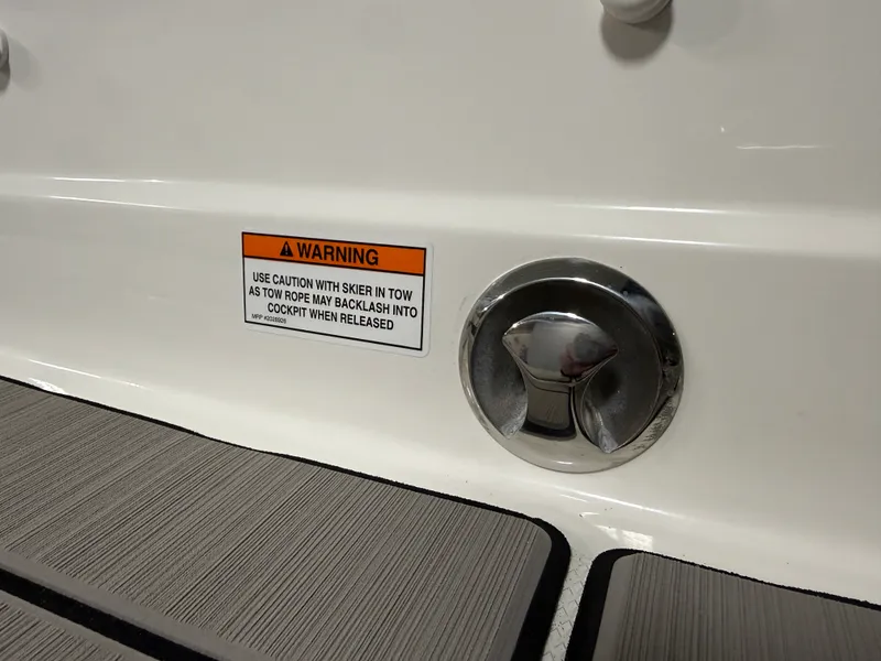 Slide: The Image of Sea Ray SPX 210 2026 - 75