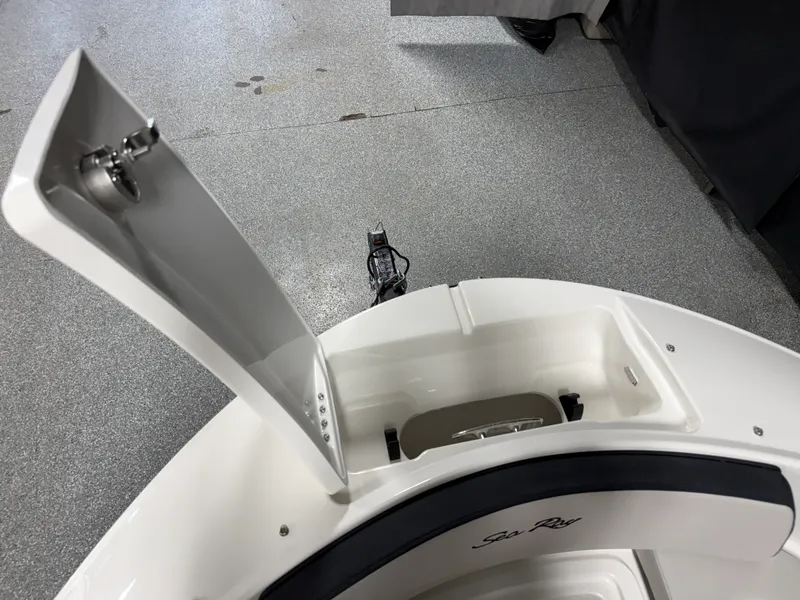 Slide: The Image of Sea Ray SPX 210 2026 - 8