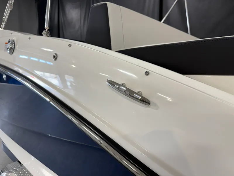 Slide: The Image of Sea Ray SPX 210 2026 - 89