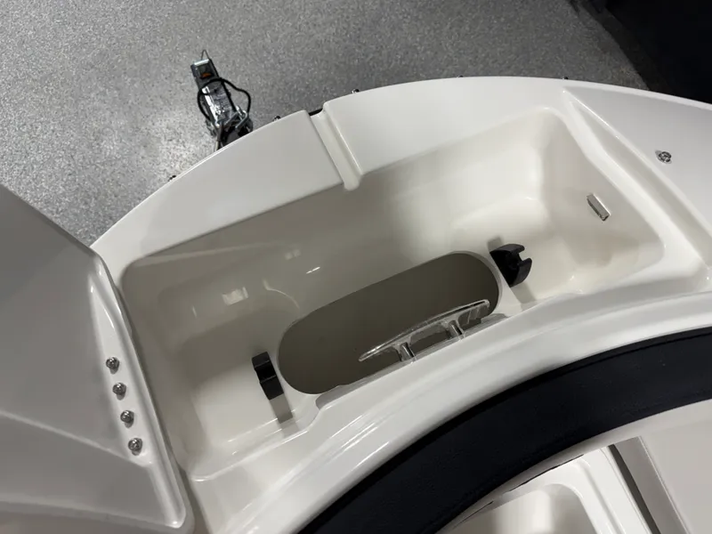 Slide: The Image of Sea Ray SPX 210 2026 - 9