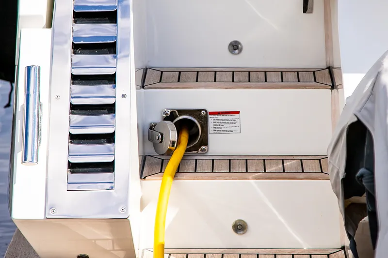 Slide: The Image of Galeon 470 SKY 2024 - 16