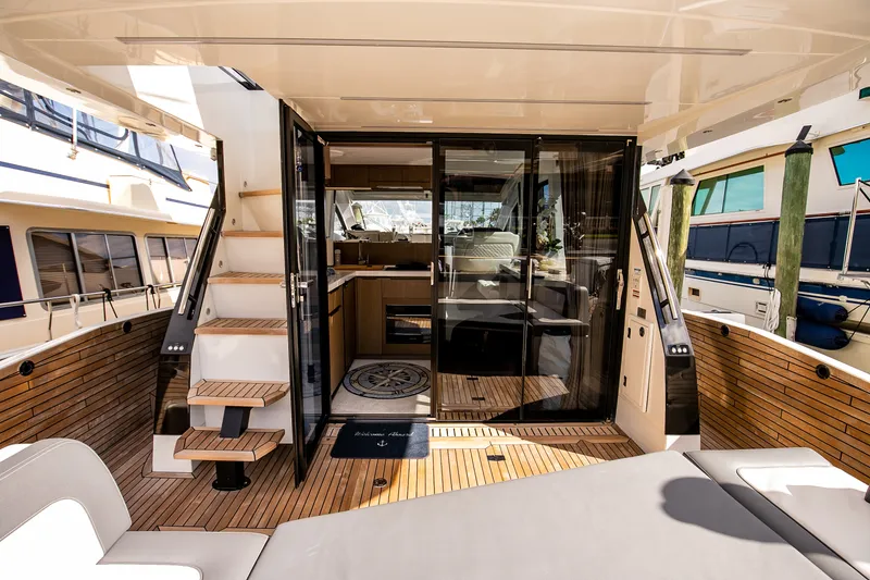 Slide: The Image of Galeon 470 SKY 2024 - 18