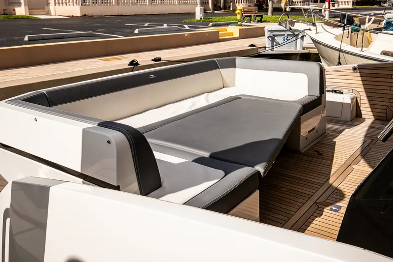 Slide: The Image of Galeon 470 SKY 2024 - 21
