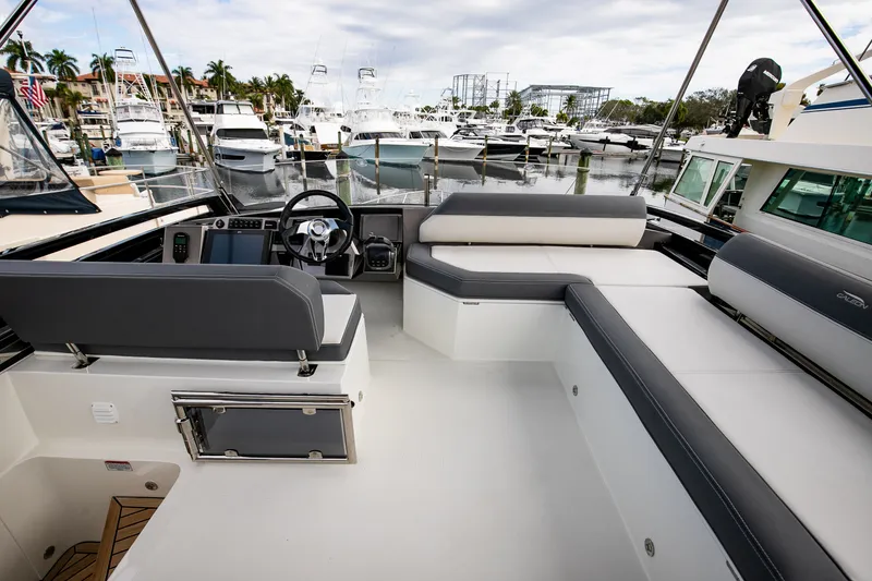 Slide: The Image of Galeon 470 SKY 2024 - 36