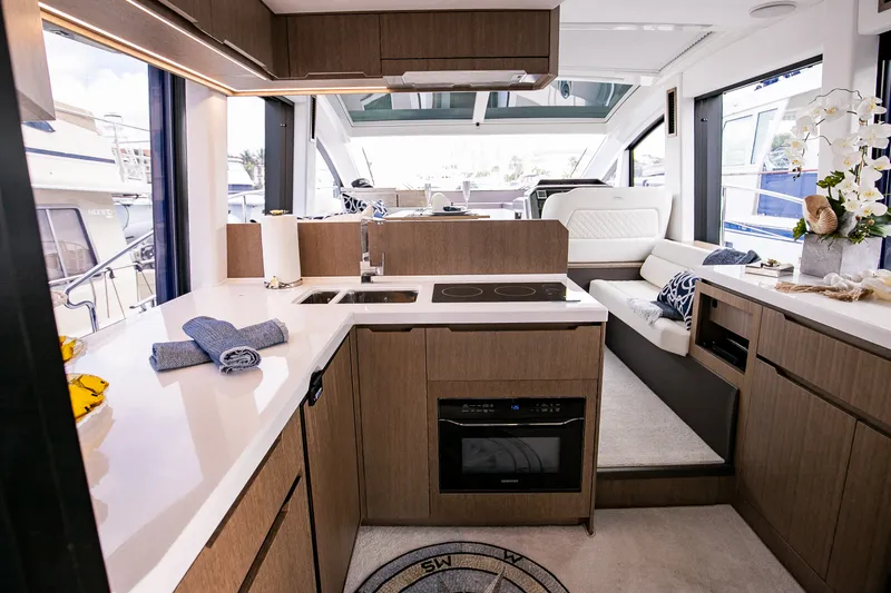 Slide: The Image of Galeon 470 SKY 2024 - 42