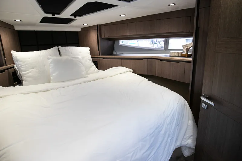 Slide: The Image of Galeon 470 SKY 2024 - 72