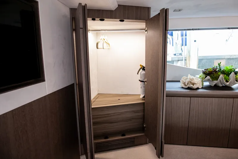 Slide: The Image of Galeon 470 SKY 2024 - 80