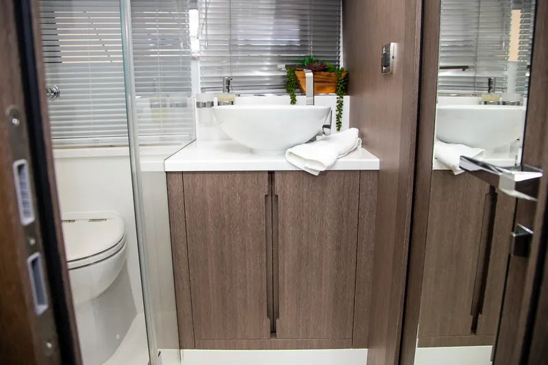 Slide: The Image of Galeon 470 SKY 2024 - 81