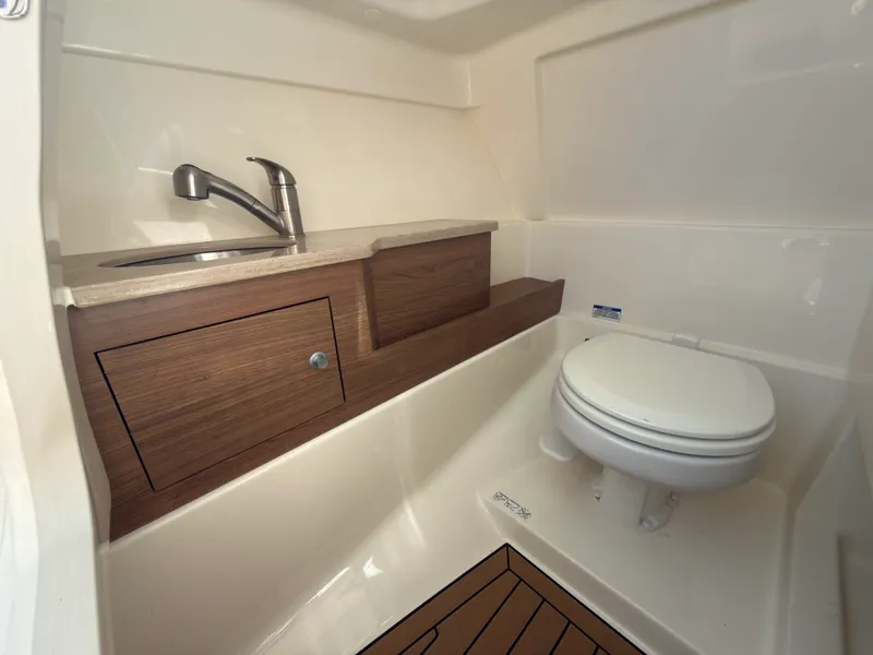 Slide: The Image of Boston Whaler 280 VANTAGE 2023 - 12