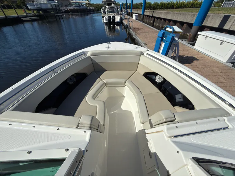 Slide: The Image of Boston Whaler 280 VANTAGE 2023 - 13