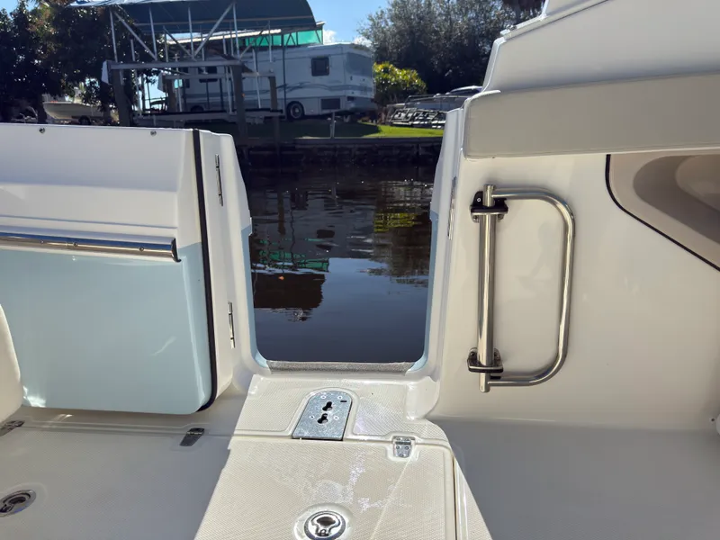 Slide: The Image of Boston Whaler 280 VANTAGE 2023 - 24