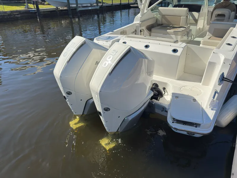 Slide: The Image of Boston Whaler 280 VANTAGE 2023 - 25