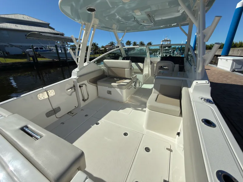 Slide: The Image of Boston Whaler 280 VANTAGE 2023 - 26