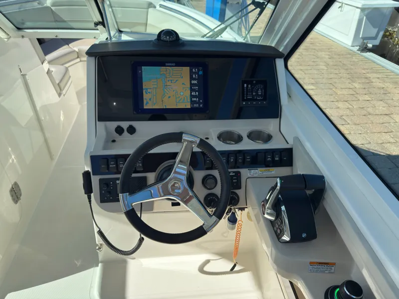Slide: The Image of Boston Whaler 280 VANTAGE 2023 - 9