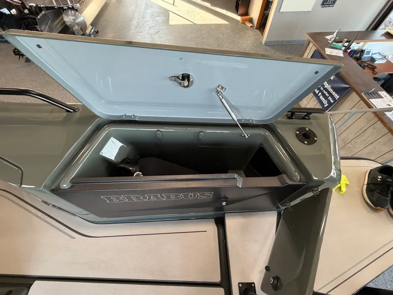 Slide: The Image of Axopar 37 CROSS CABIN BRABUS 2024 - 17