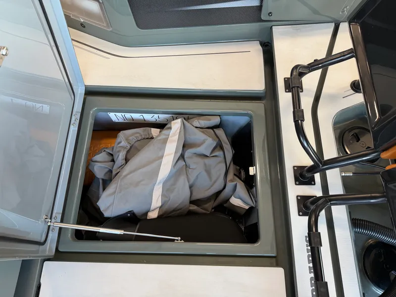 Slide: The Image of Axopar 37 CROSS CABIN BRABUS 2024 - 19