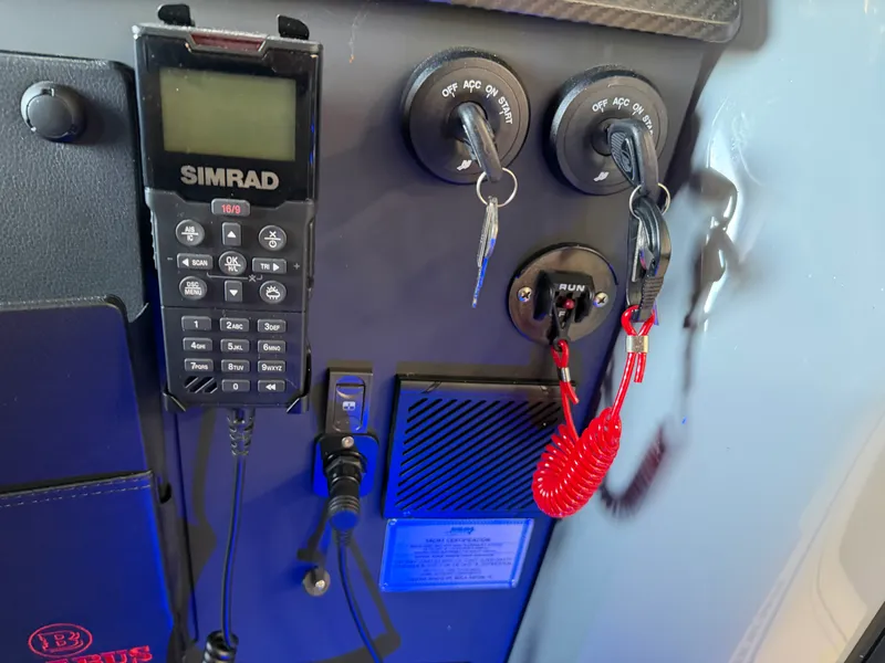 Slide: The Image of Axopar 37 CROSS CABIN BRABUS 2024 - 33