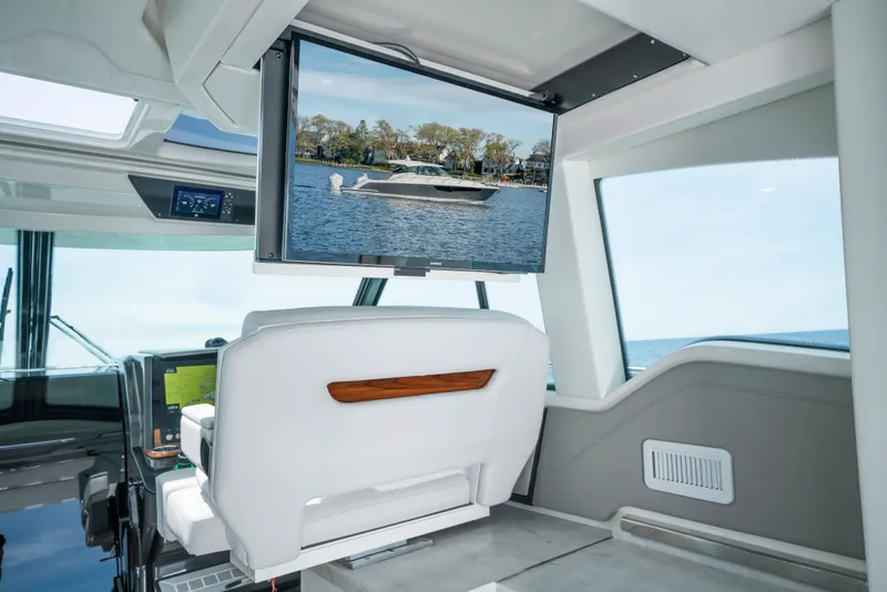 Slide: The Image of Tiara 43 LE 2026 - 10